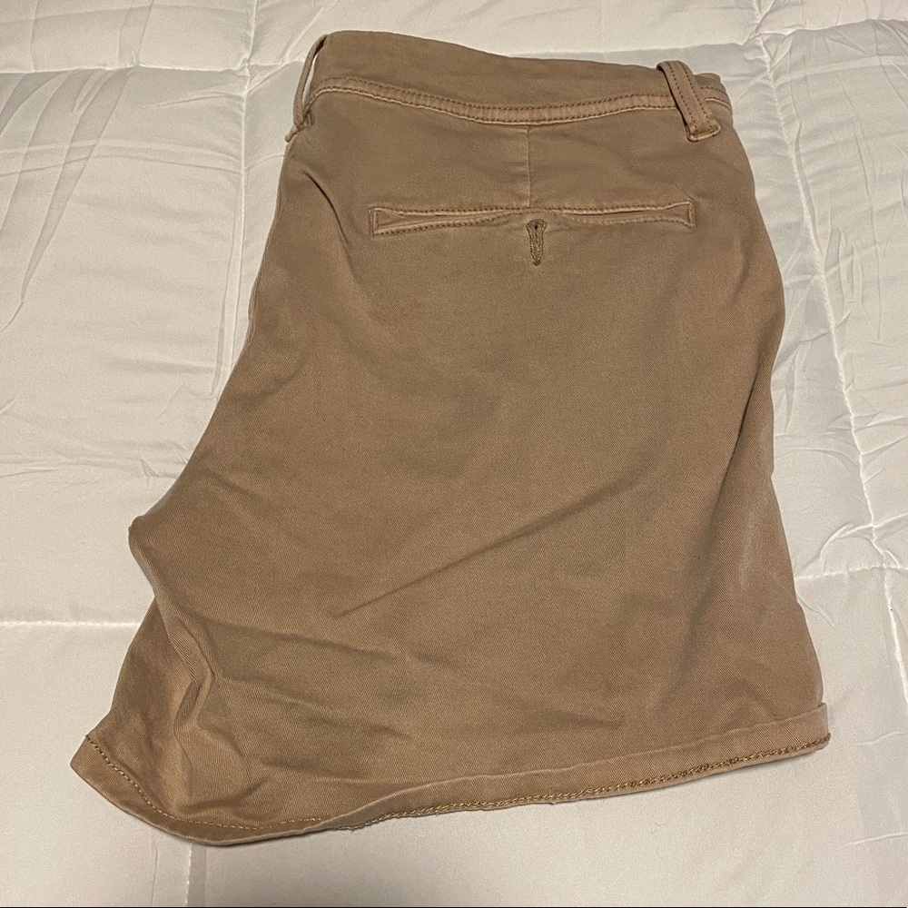 KHAKI SHORTS